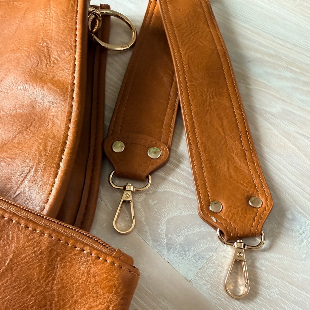 AHDORNED Double-Entry U-Shaped Messenger w/ 2 Straps & Pouch - Brown - Picture 3 of 4